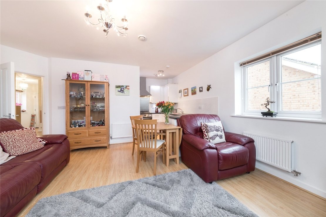 2 bedroom Flat for sale in Blake Court-view5