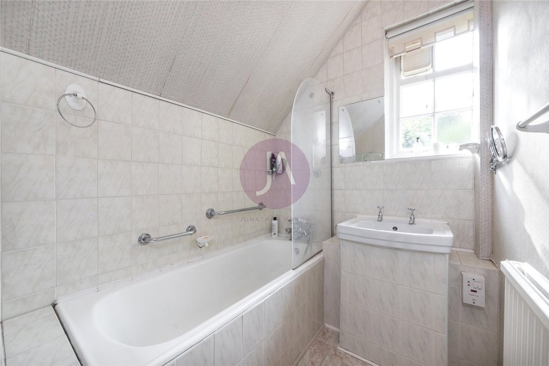 3 bedroom House for sale in Brookland Close-view5