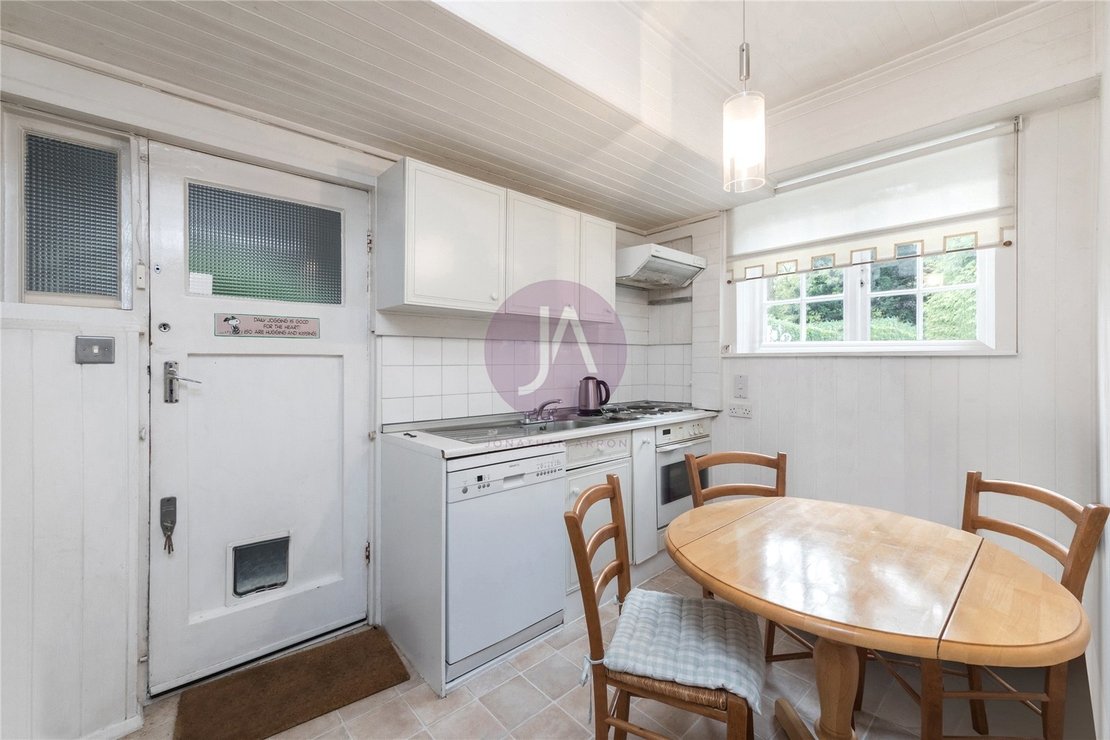 3 bedroom House for sale in Brookland Close-view3