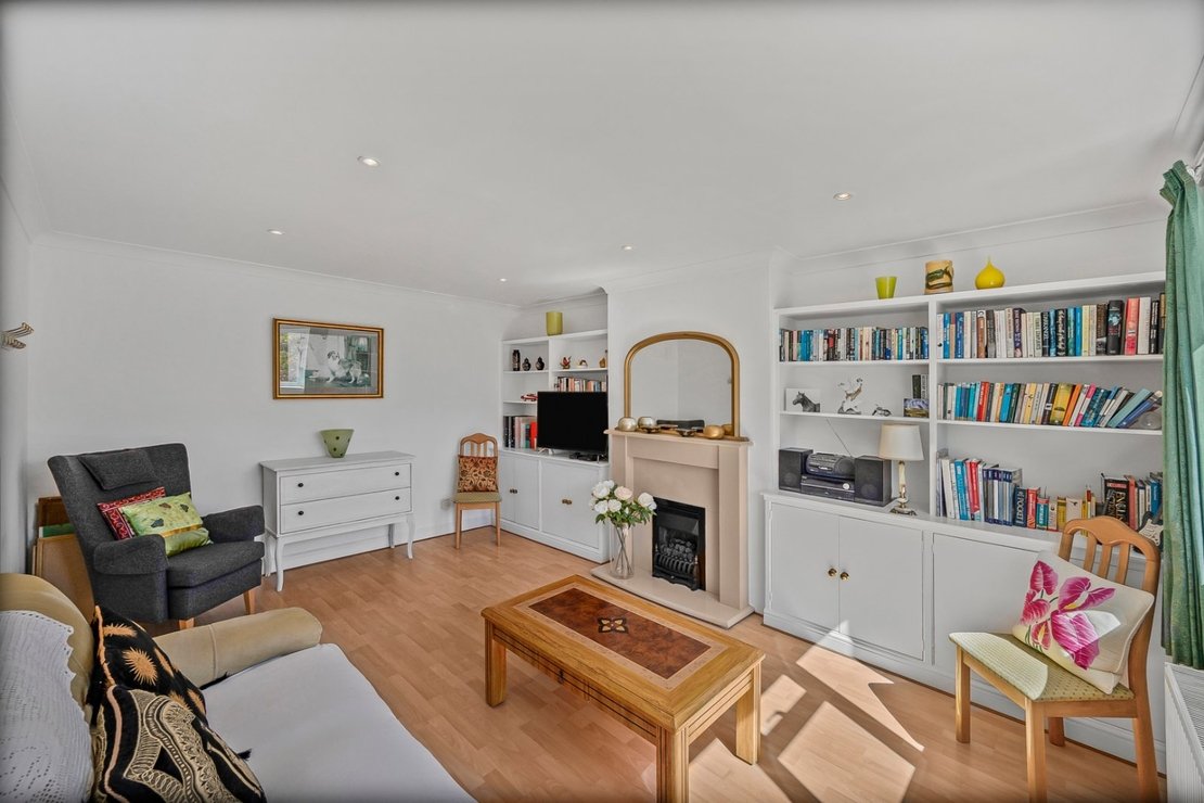 4 bedroom House for sale in Carlisle Avenue-view2