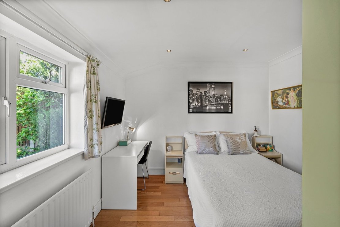 4 bedroom House for sale in Carlisle Avenue-view10