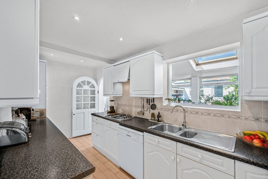 4 bedroom House for sale in Carlisle Avenue-view14