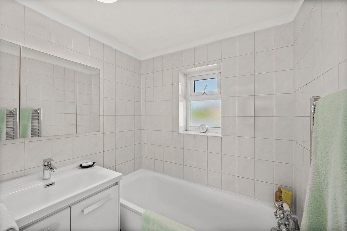 4 bedroom House for sale in Carlisle Avenue-view6
