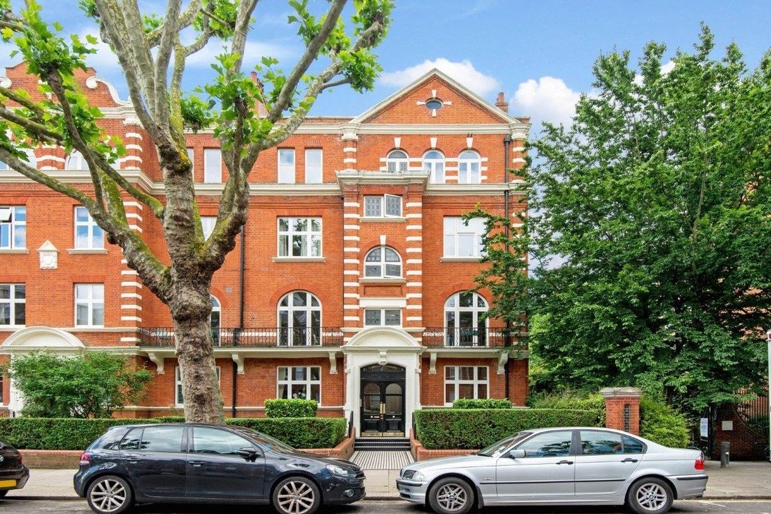 2 bedroom Flat for sale in Carlton Mansions-view1