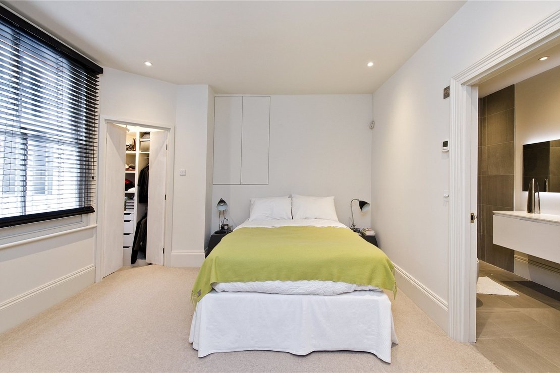 2 bedroom Flat for sale in Castellain Road-view3