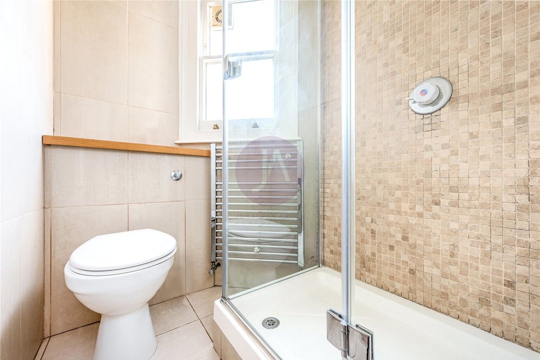 2 bedroom Flat for sale in Castellain Road-view4
