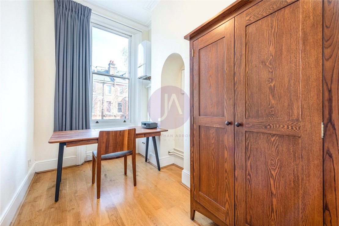 2 bedroom Flat for sale in Castellain Road-view6