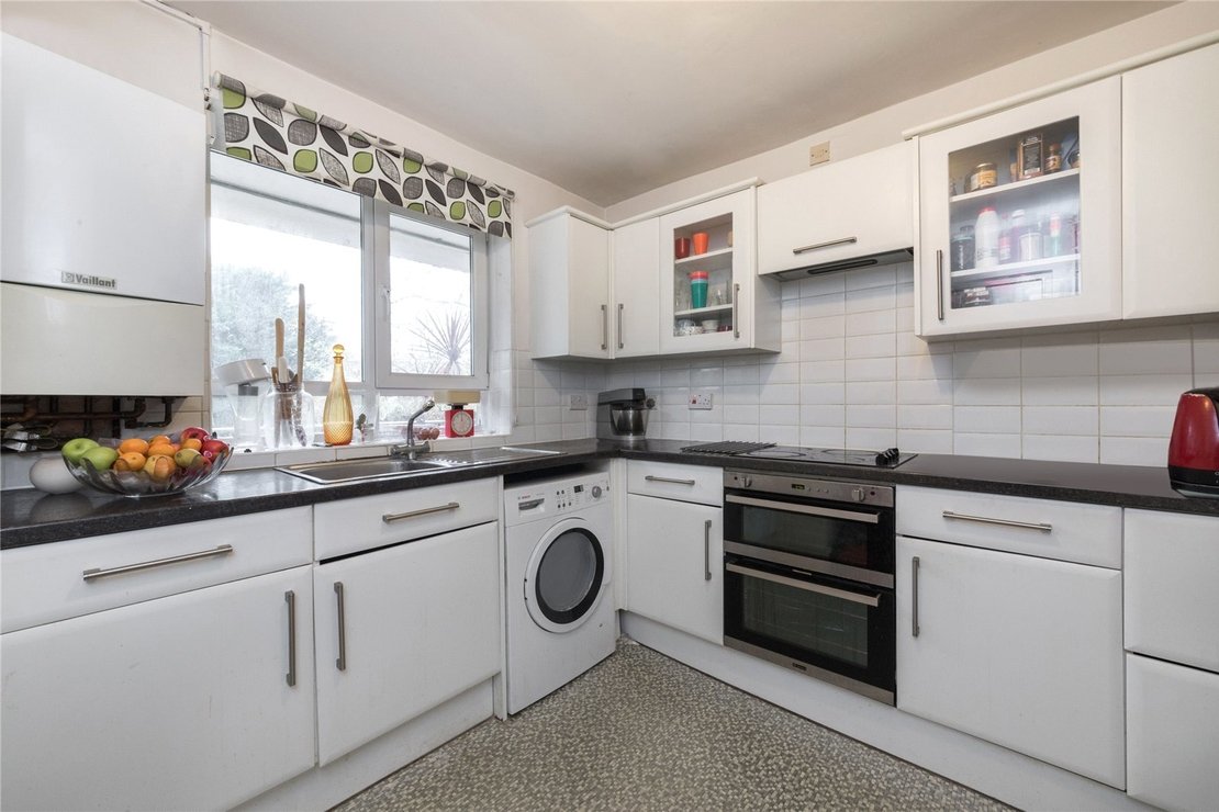 3 bedroom Flat,Maisonette for sale in Cavendish Close-view2