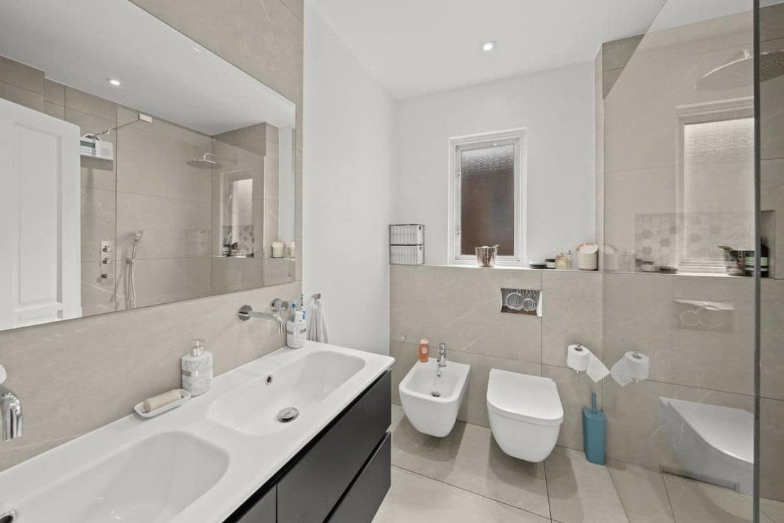 4 bedroom House for sale in Chandos Road-view16