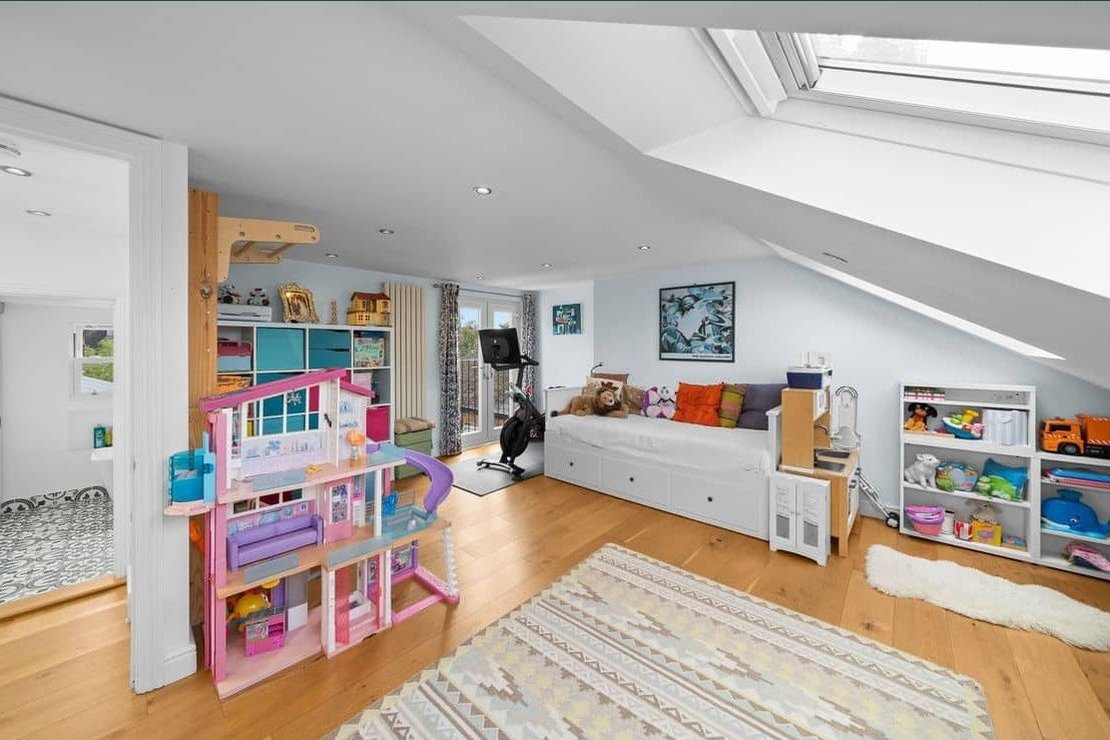 4 bedroom House for sale in Chandos Road-view14