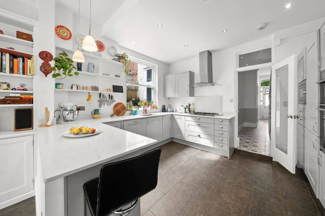 4 bedroom House for sale in Chandos Road-view2
