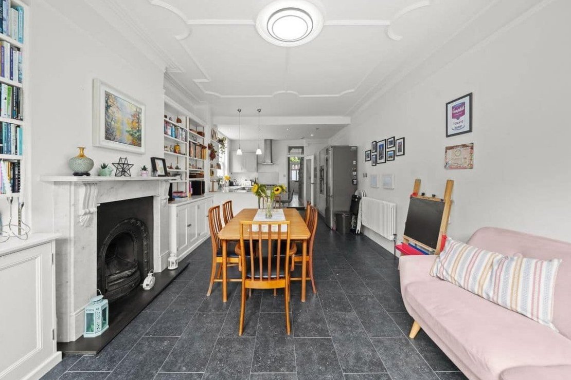 4 bedroom House for sale in Chandos Road-view6