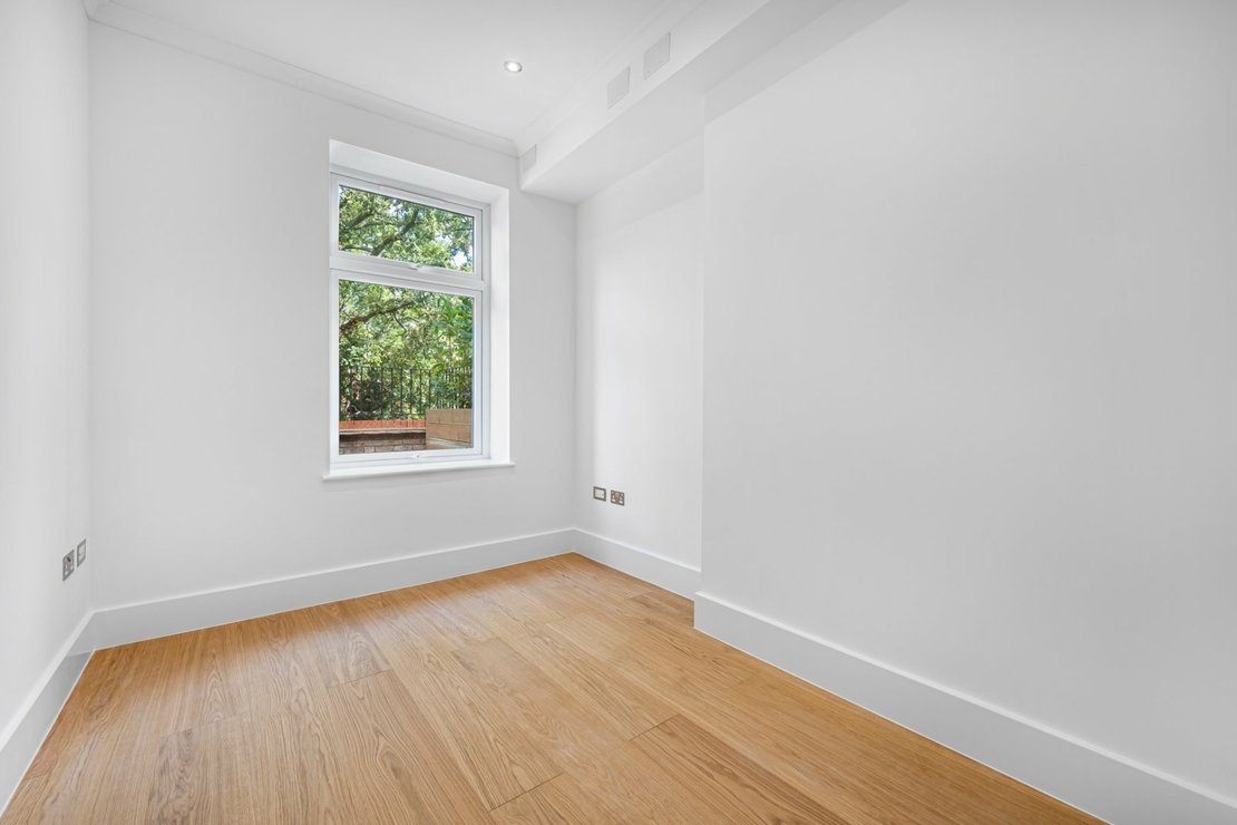 3 bedroom Flat for sale in Chatsworth Road-view7