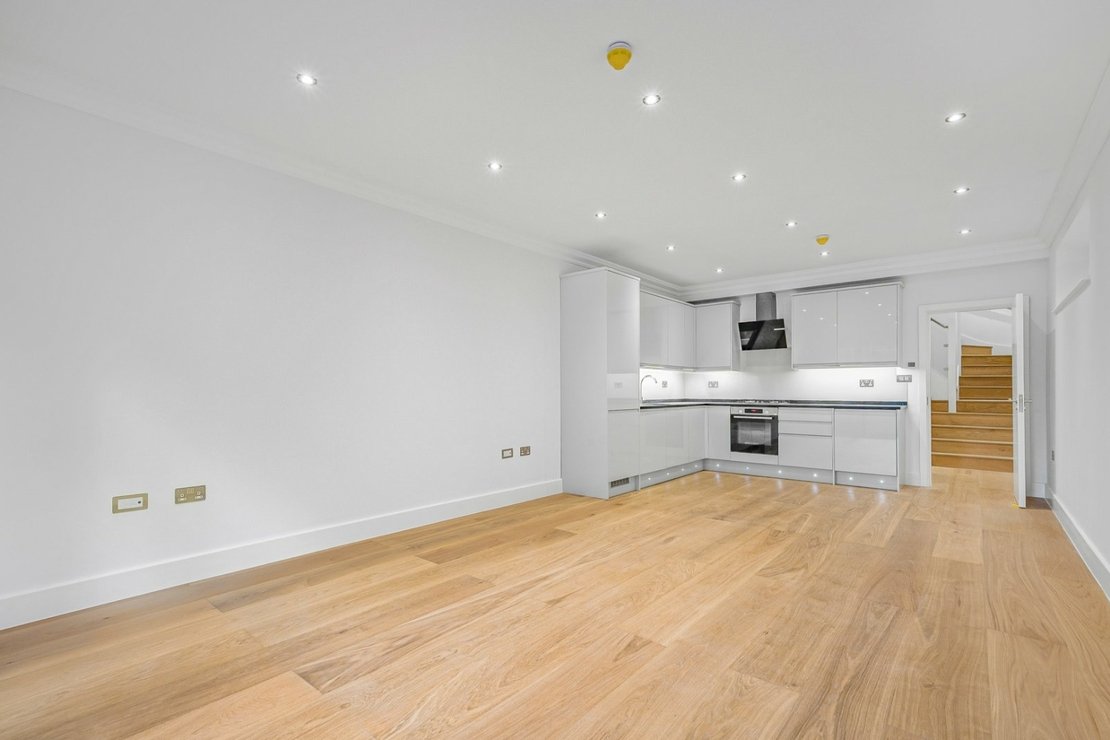 3 bedroom Maisonette for sale in Chatsworth Road-view11