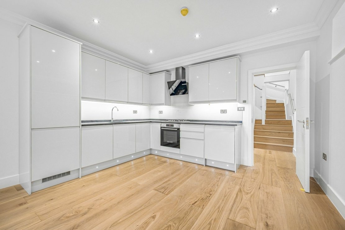 3 bedroom Maisonette for sale in Chatsworth Road-view3