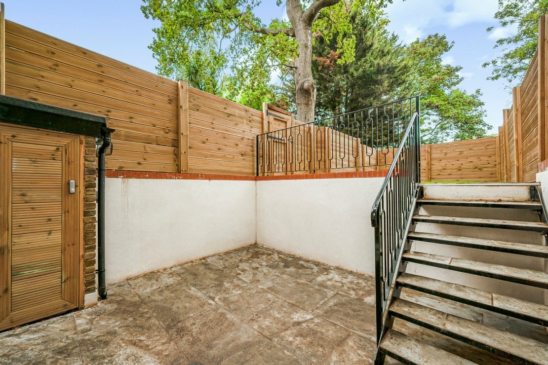 3 bedroom Maisonette for sale in Chatsworth Road-view12