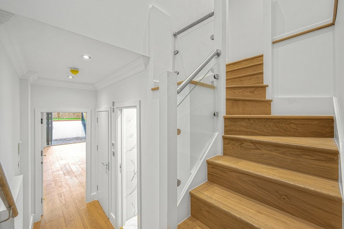 3 bedroom Maisonette for sale in Chatsworth Road-view8