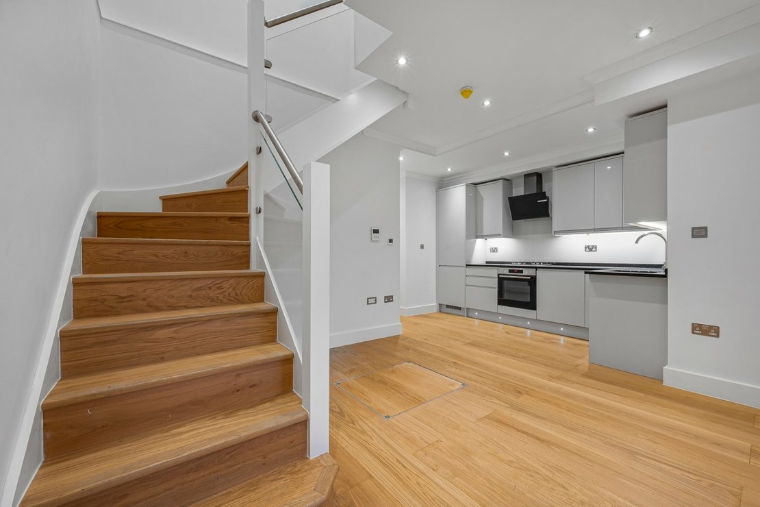 2 bedroom Maisonette for sale in Chatsworth Road-view14