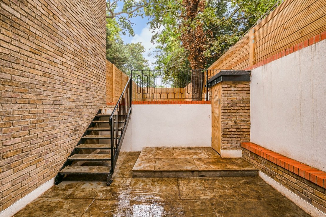 2 bedroom Maisonette for sale in Chatsworth Road-view15