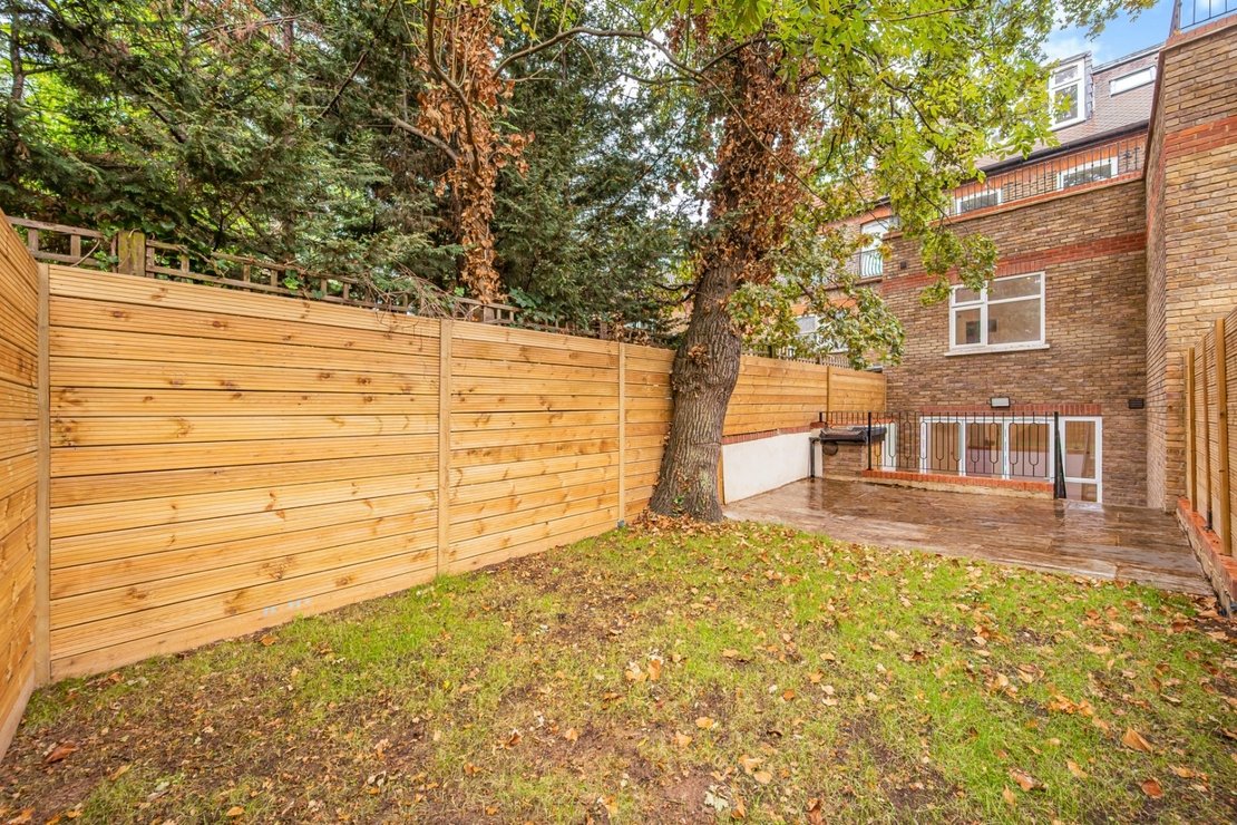 2 bedroom Maisonette for sale in Chatsworth Road-view5