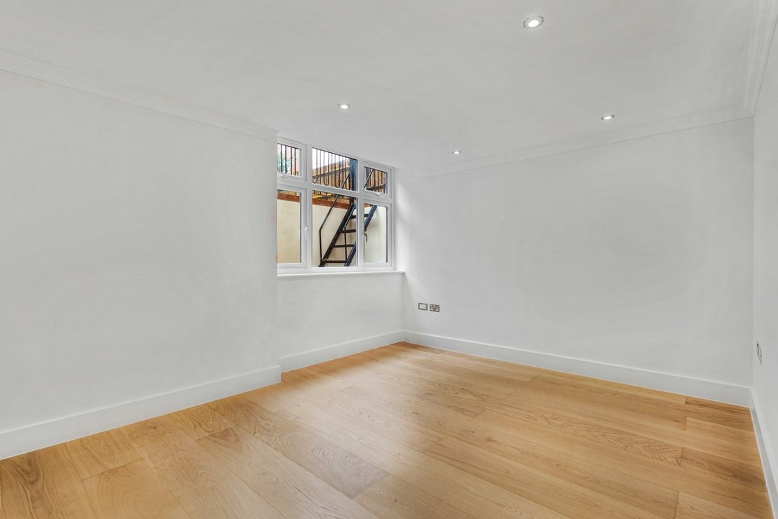 2 bedroom Maisonette for sale in Chatsworth Road-view10