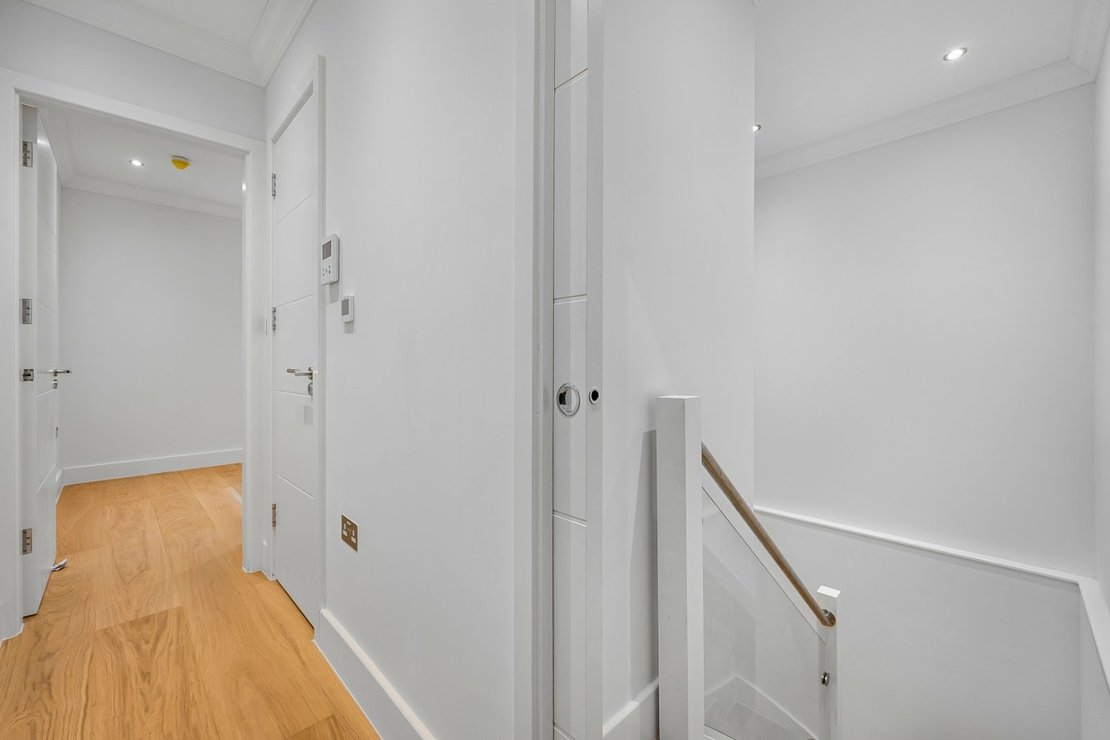 2 bedroom Maisonette for sale in Chatsworth Road-view13