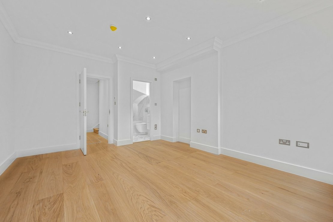 1 bedroom Flat for sale in Chatsworth Road-view5