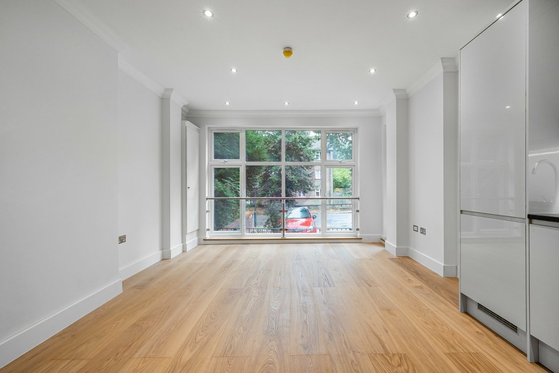 1 bedroom Flat for sale in Chatsworth Road-view3