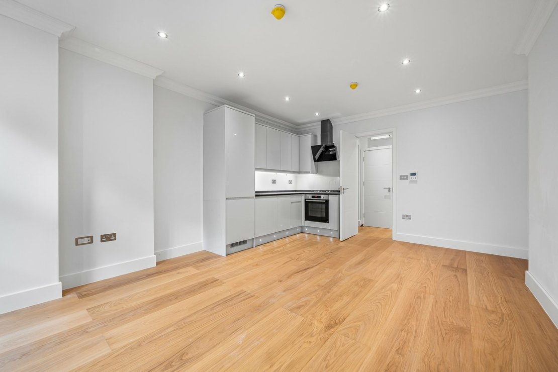 1 bedroom Flat for sale in Chatsworth Road-view4
