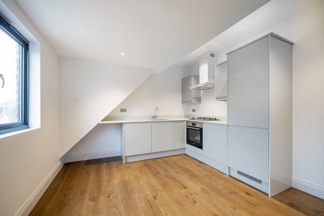 2 bedroom Flat for sale in Chatsworth Road-view3