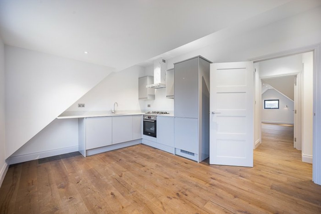 2 bedroom Flat for sale in Chatsworth Road-view2