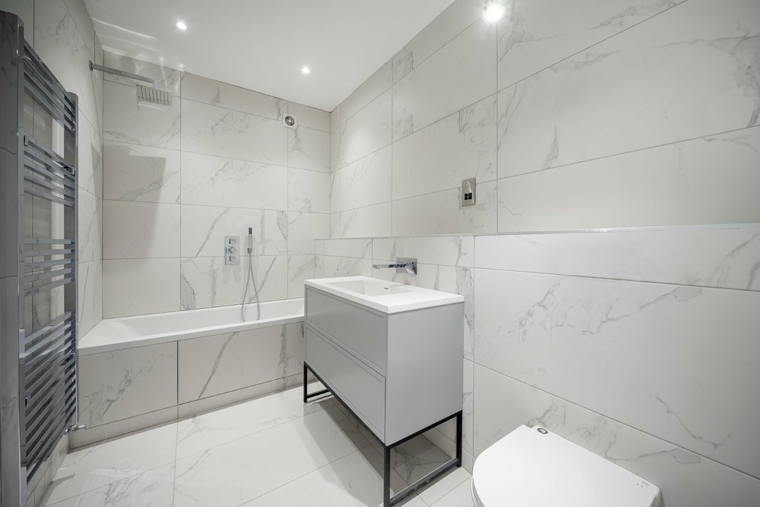 2 bedroom Flat for sale in Chatsworth Road-view10