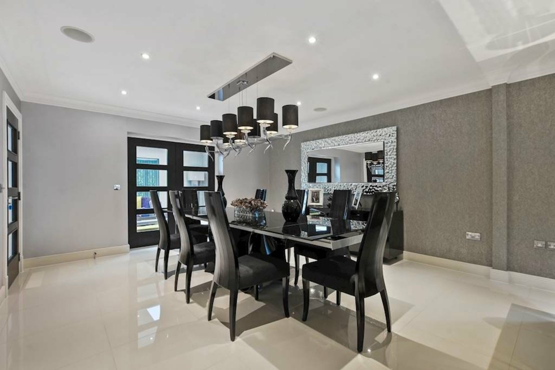 6 bedroom House for sale in Cherry Tree Way-view4