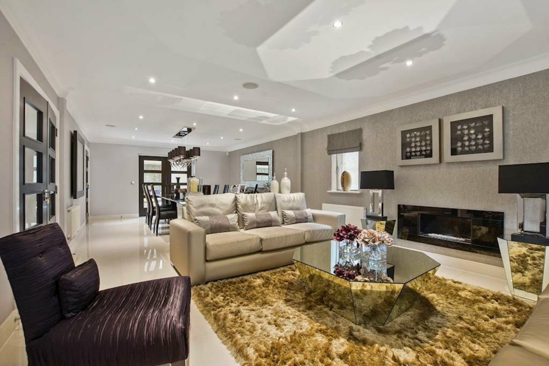 6 bedroom House for sale in Cherry Tree Way-view2