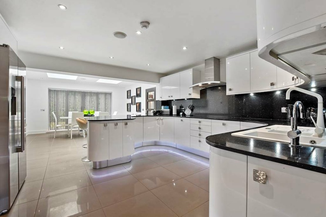 6 bedroom House for sale in Cherry Tree Way-view6