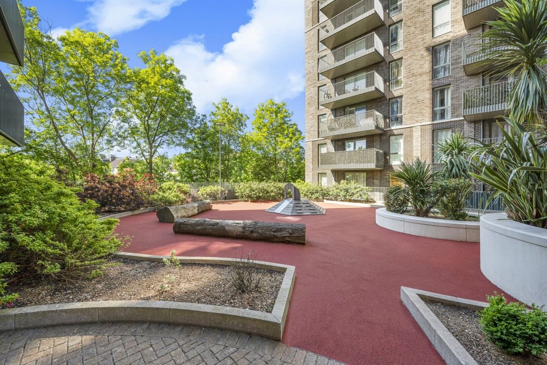 1 bedroom Flat for sale in Chesterton House-view11