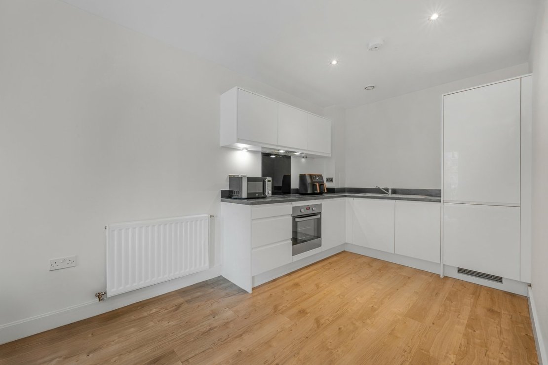 1 bedroom Flat for sale in Chesterton House-view2
