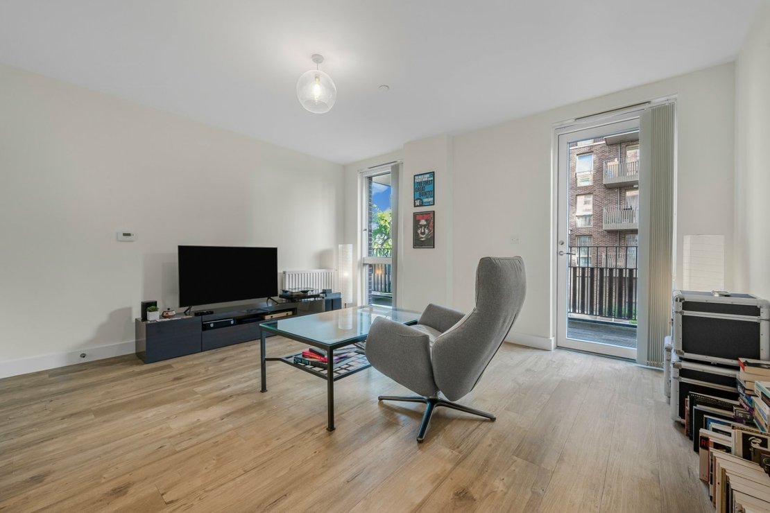 1 bedroom Flat for sale in Chesterton House-view1