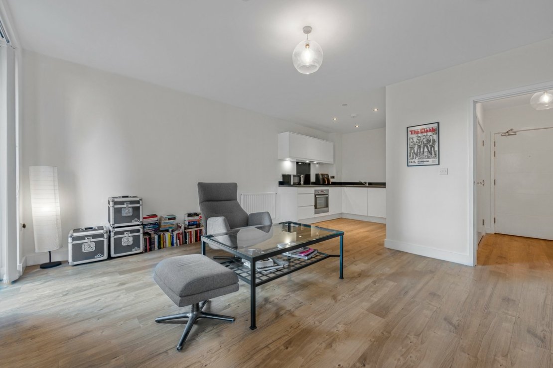 1 bedroom Flat for sale in Chesterton House-view3