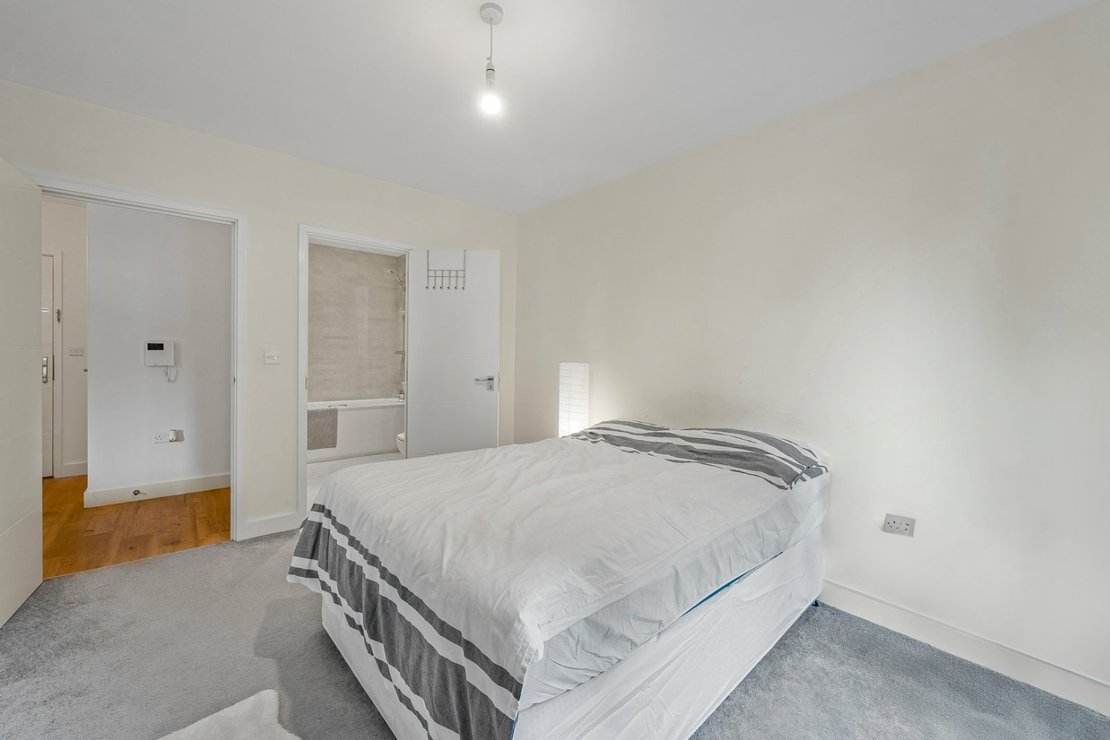 1 bedroom Flat for sale in Chesterton House-view6