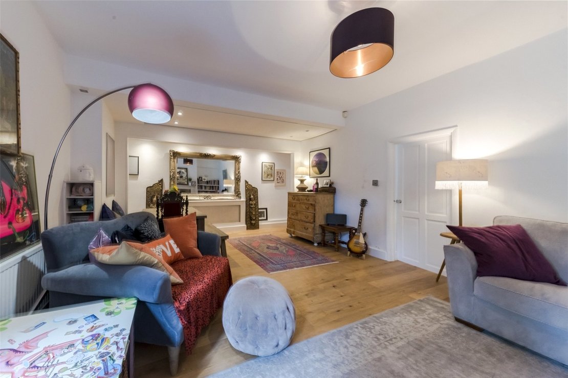 2 bedroom Flat for sale in Chevening Road-view7