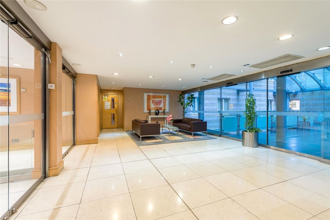 2 bedroom Flat for sale in Clarendon Court-view5