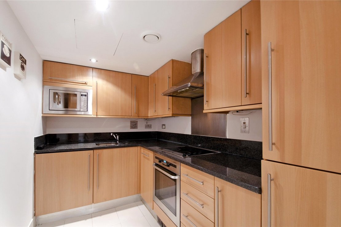 2 bedroom Flat for sale in Clarendon Court-view3