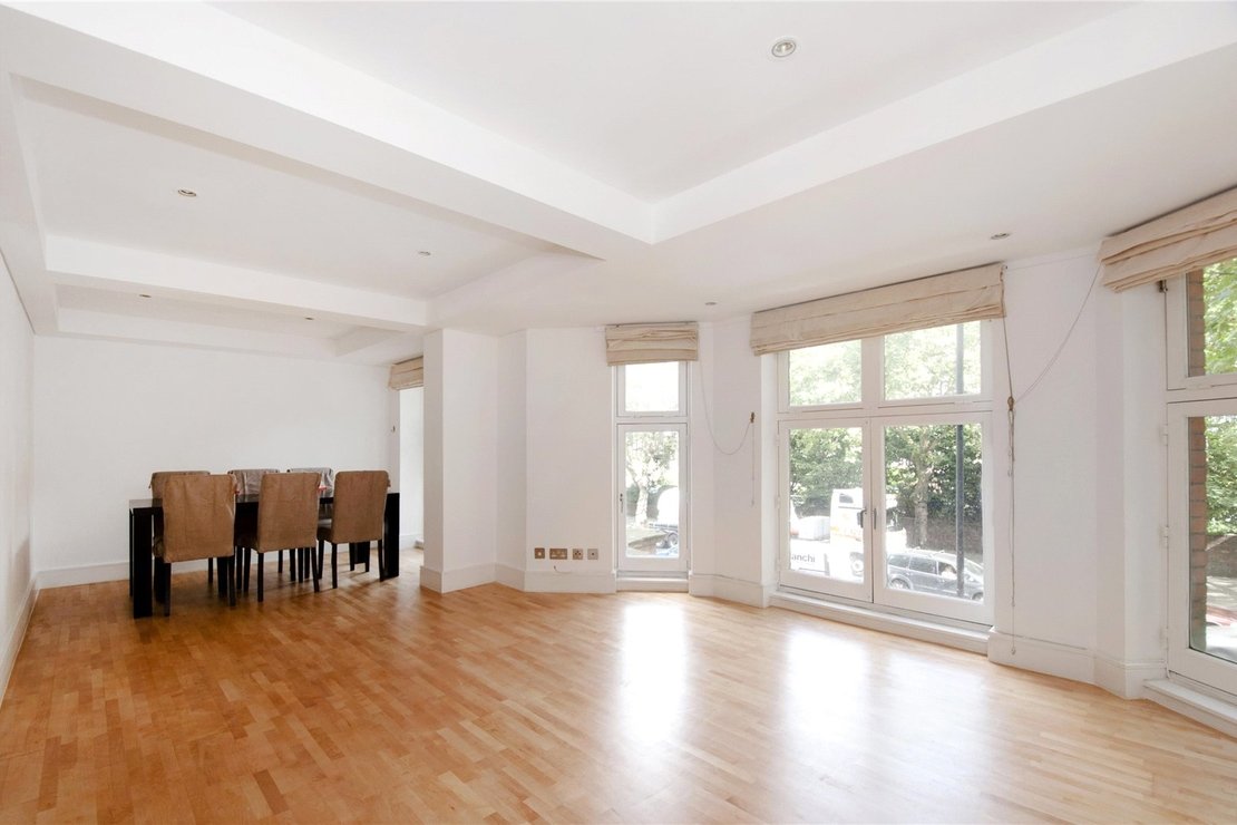 2 bedroom Flat for sale in Clarendon Court-view2