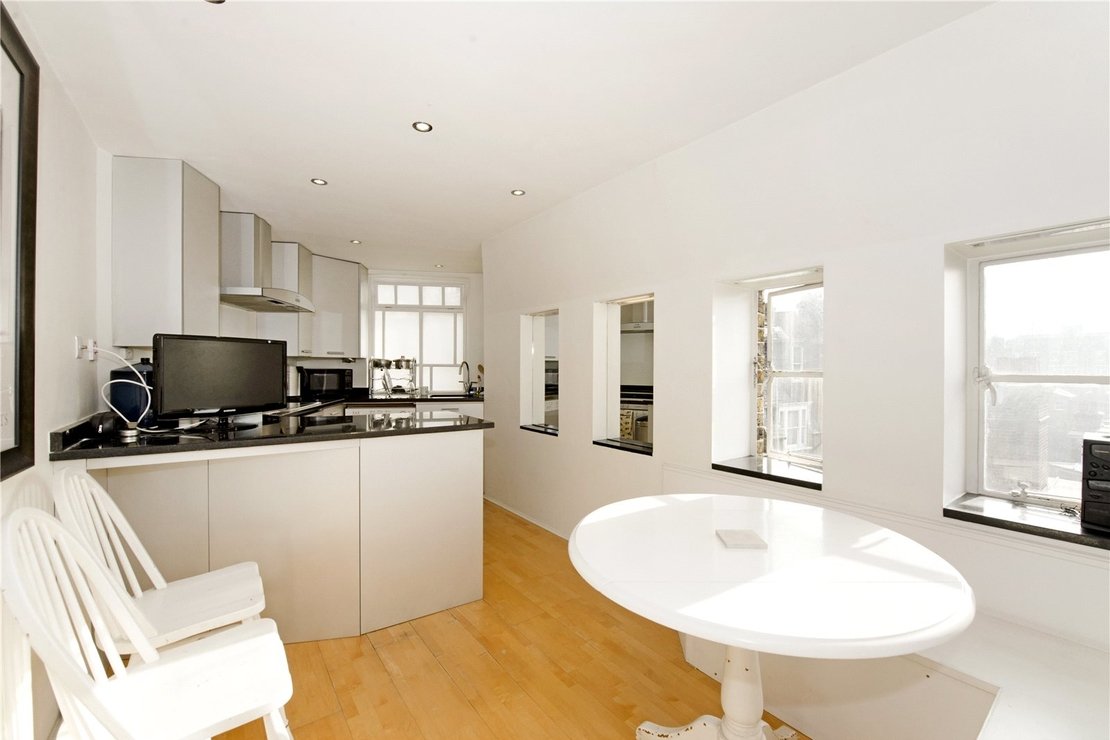 2 bedroom Flat for sale in Clive Court-view4