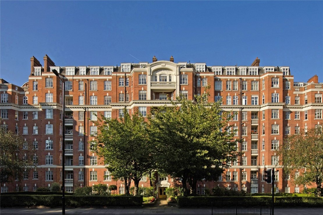 2 bedroom Flat for sale in Clive Court-view2