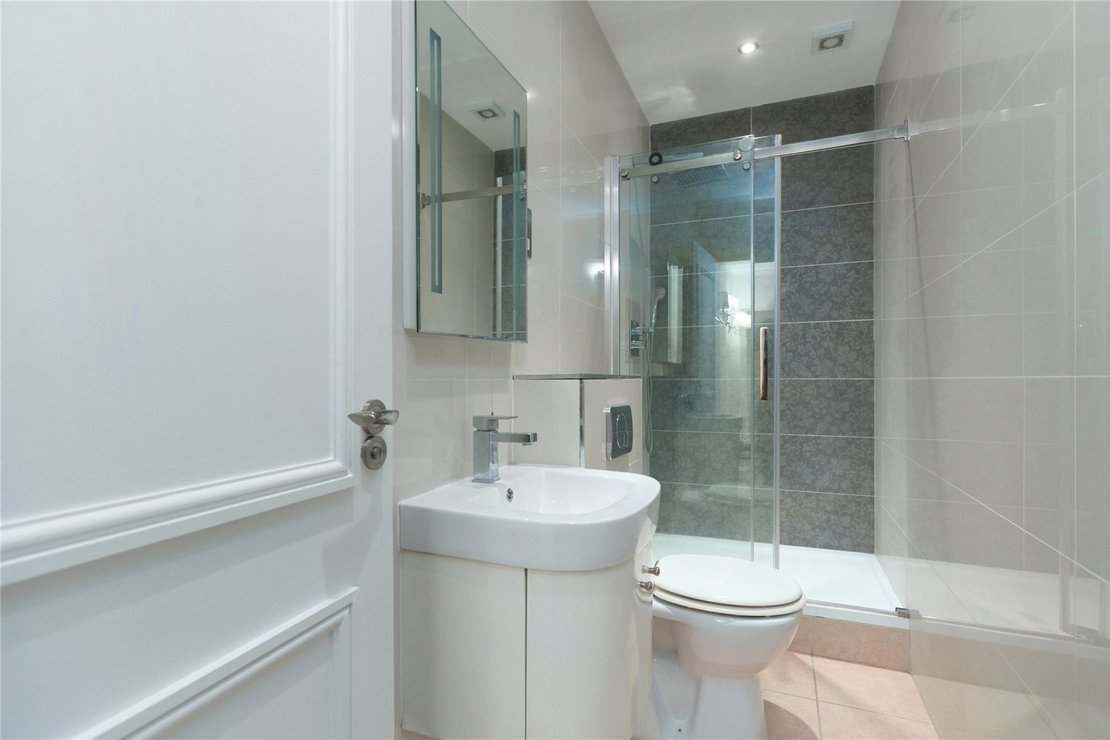 3 bedroom Flat for sale in Clive Court-view6