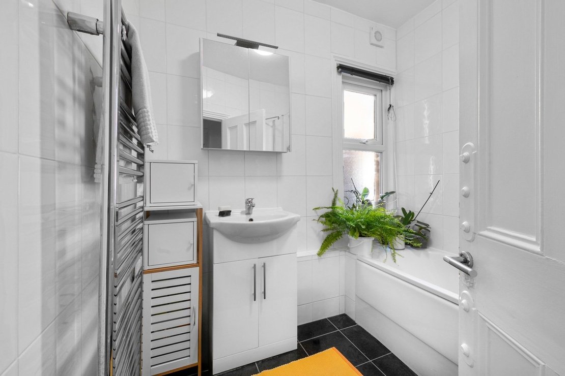 2 bedroom Flat for sale in Cromwell Place-view4