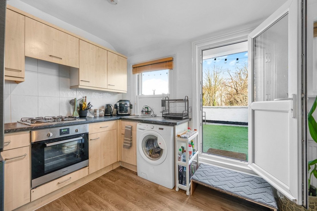2 bedroom Flat for sale in Cromwell Place-view2