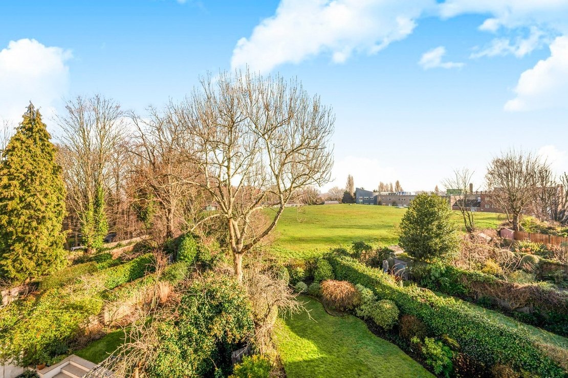 2 bedroom Flat for sale in Cromwell Place-view8